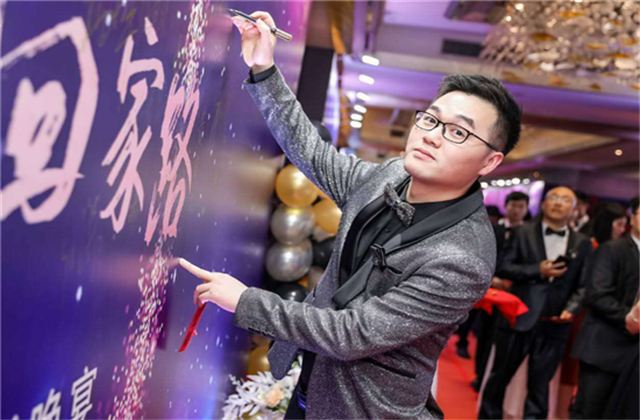 【高光“疫”事】勇敢逆行的特殊“网约车”——evo视讯90后，用信念打通生命运输线